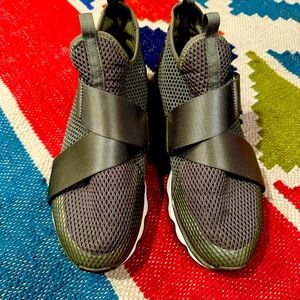 Sorel Kinetic Sneakers like new!